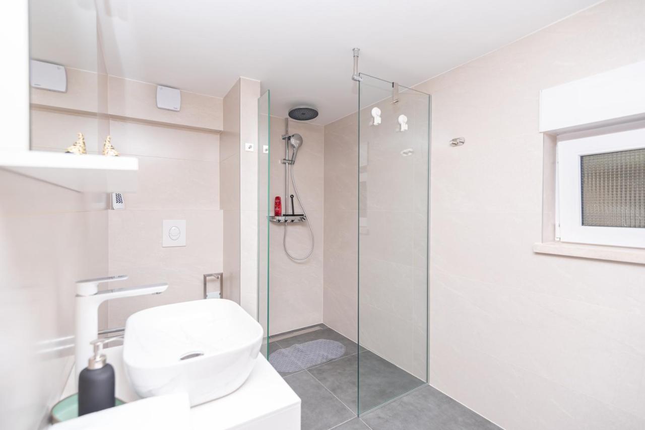 Apartment Emmi Omiš Exterior foto